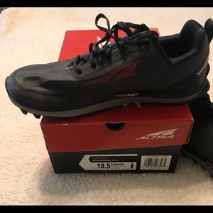 Altra Men’s 10.5 Superior Black/Red Superior